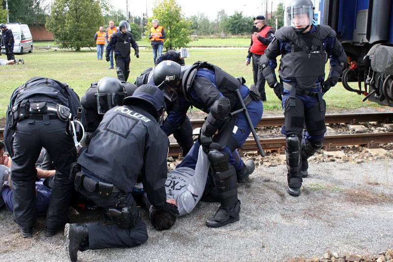 Mezinárodní policejní cvičení Railex 2017 se konalo uplynulé dva dny v nymburském železničním depu.