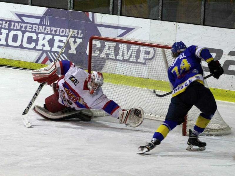 Z hokejového utkání druhé ligy Nymburk - Písek (4:1)
