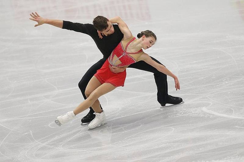 Krasobruslařka Anna Dušková z Lysé nad Labem na ledě se svým partnerem Martinem Bidařem.