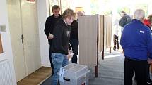 V pátek úderem 14. hodiny začalo i pro velkou část nymburského regionu druhé kolo senátních voleb.