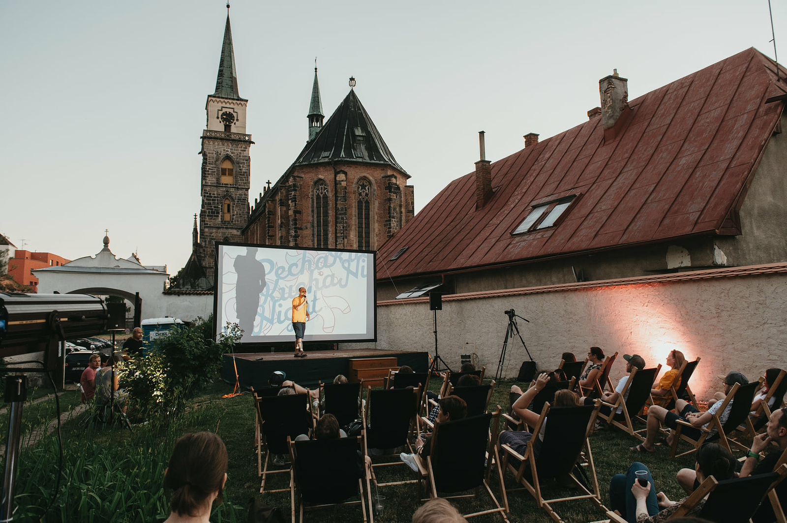 Nové letní kino v Nymburce začíná promítat. V případě zájmu vydrží i příští  roky - Nymburský deník