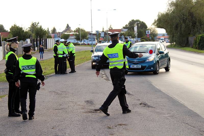 Budou policisté kontrolovat řidiče na hranicích okresů? Ilustrační foto.