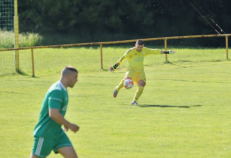 Z fotbalového utkání okresního přeboru Přerov nad Labem - Všejany (3:2)