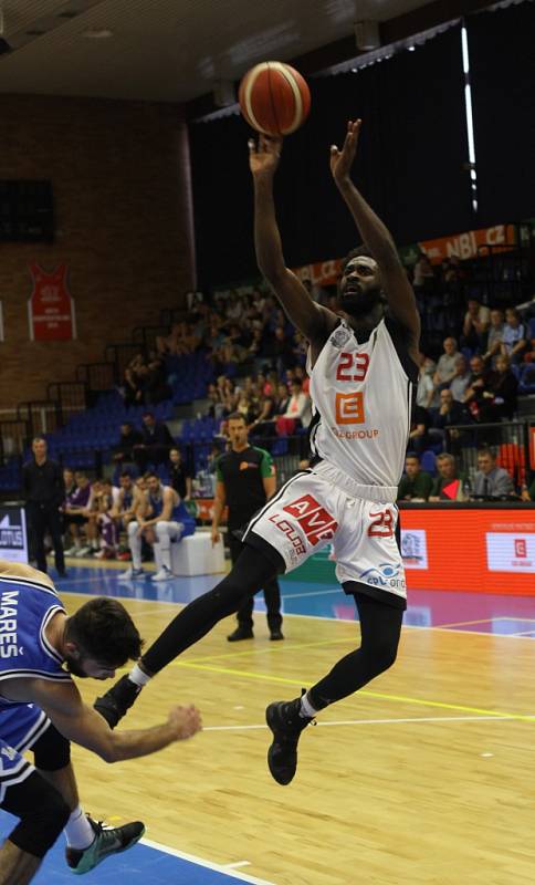 Z basketbalového utkání nadstavbové části Nymburk - USK Praha (84:56)