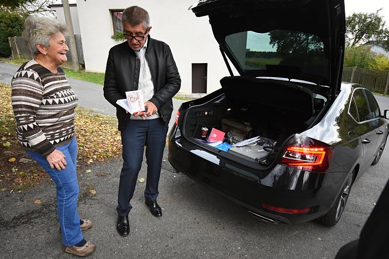 Středeční výlet Deník busem s deseti lídry středočeských politických stran, adepty do parlamentu, z Prahy až na Rakovnicko.