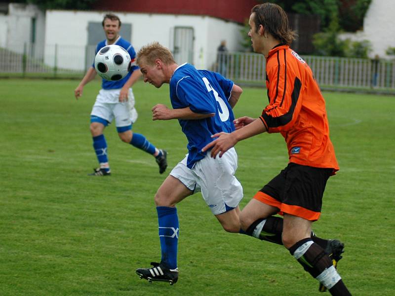 Ze zápasu krajského přeboru Polaban Nymburk - Benešov (2:4)