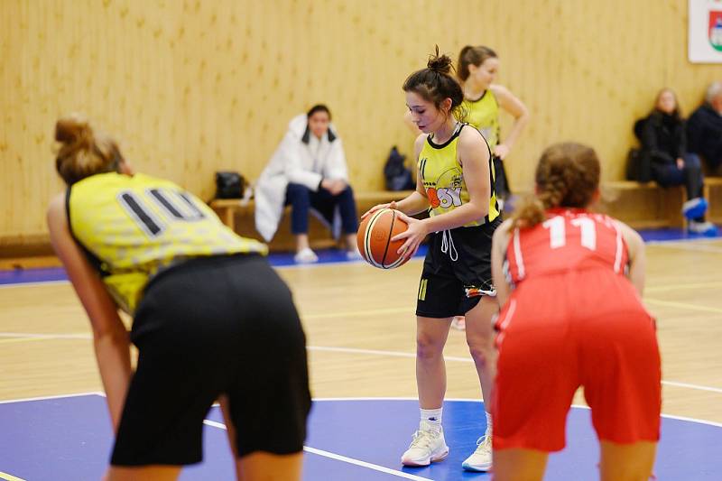 Z basketbalového utkání celostátní ligy juniorek Sadská - Brandýs nad Labem (65:60)