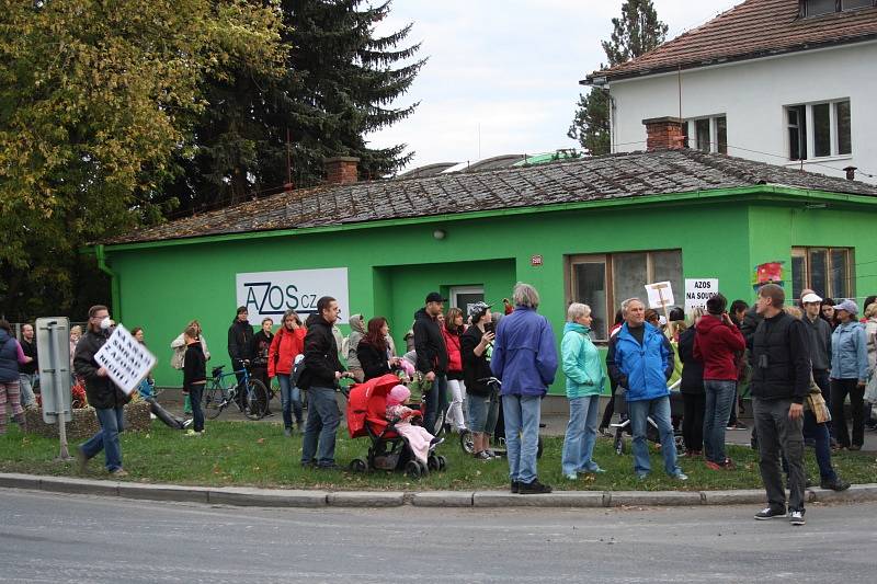 Demonstrace proti AZOSu v Nymburce.