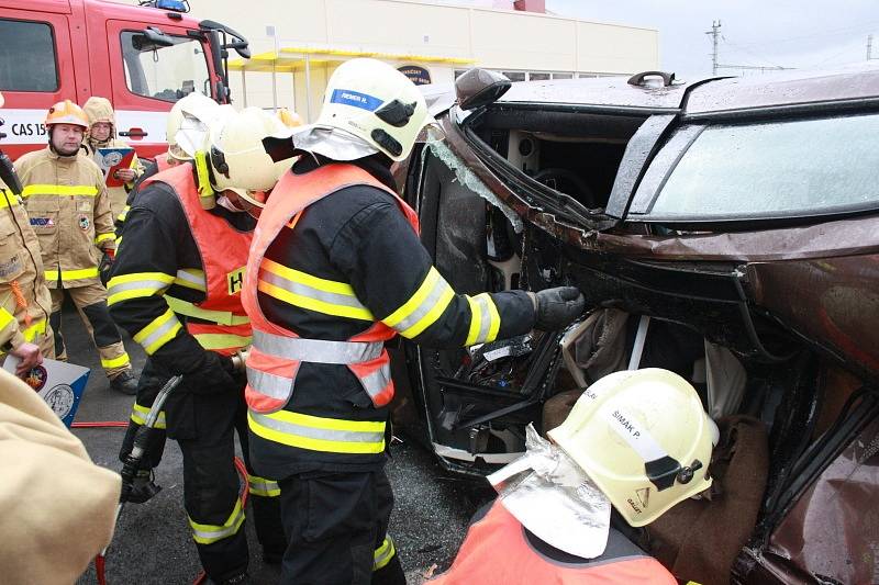 Soutěž ve vyprošťování osob z havarovaného vozidla