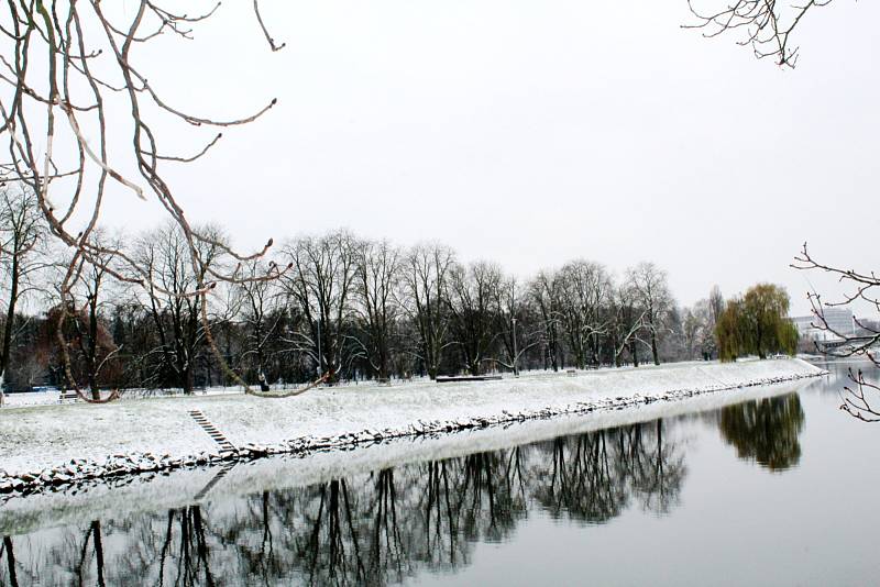 Loni 3. prosince se po delší době v Nymburce alespoň brzy ráno objevila souvislá bílá pokrývka sněhu, o níž se dalo hovořit v několikacentimetrové výšce.