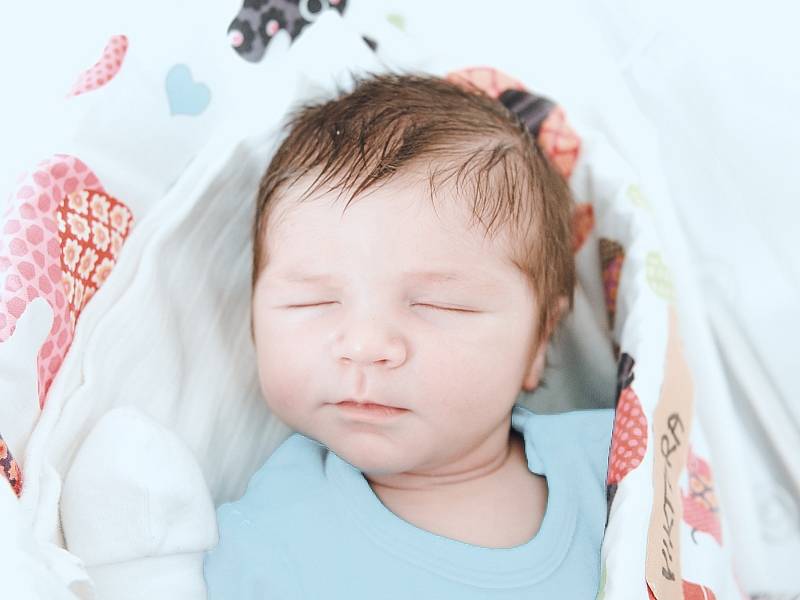 Tobiáš Viktora z Tuchoraze se narodil v nymburské porodnici 3. června 2022 v 19:00 hodin s váhou 4400 g a mírou 51 cm. Prvorozeného chlapečka si domu odvezla maminka Zuzana a tatínek Tomáš.