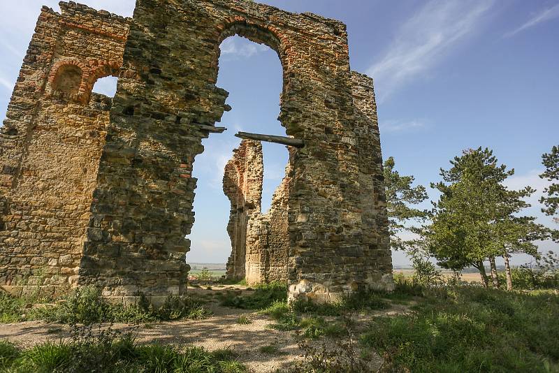 Kaple Povýšení svatého Kříže na Břístevské hůře ve středu 7. září 2022.