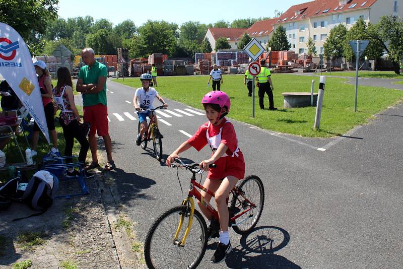 Z krajského kola soutěže Mladý cyklista v Nymburce.