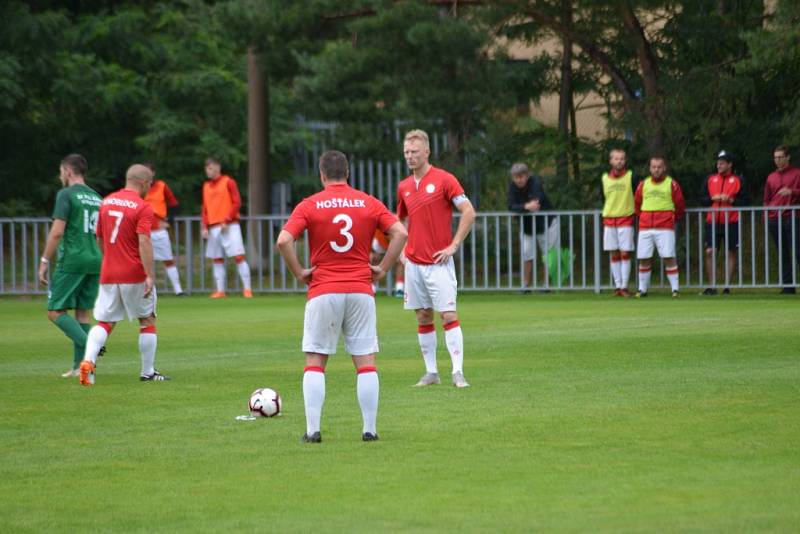 Z divizního fotbalového utkání Ostrá - Polaban Nymburk (0:1)