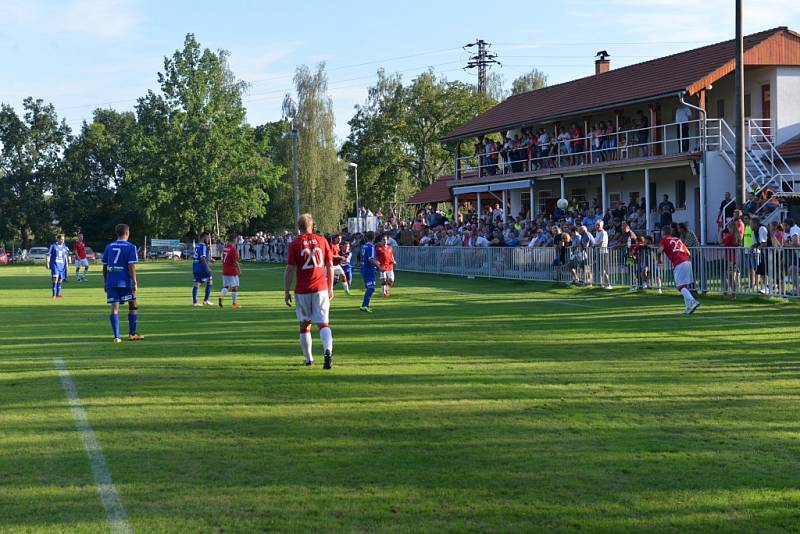 Z fotbalového utkání divize Ostrá - Kolín (0:0, pen. 7:8)