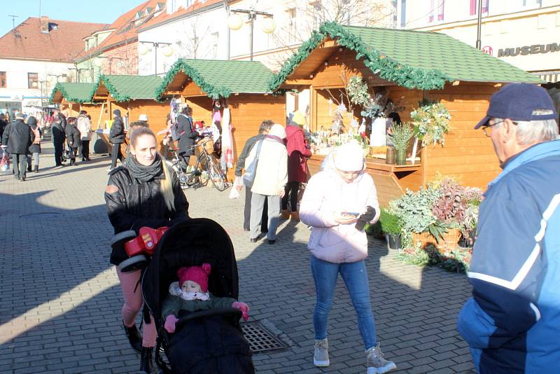 Zimní farmářské trhy. Tak problém se zákazem Vánočních trhů vyřešilo vedení poděbradské radnice.