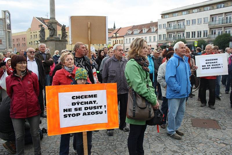 Demonstrace proti AZOSu v Nymburce.