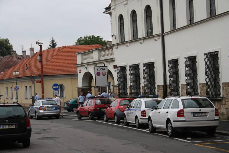 Ohlášená bomba na nymburském soudu