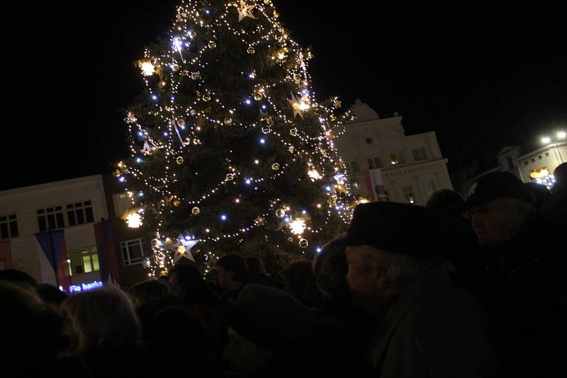 Sejdou se Nymburáci na náměstí Přemyslovců podobně jako při rozsvěcení Vánočního stromu i na Silvestra?