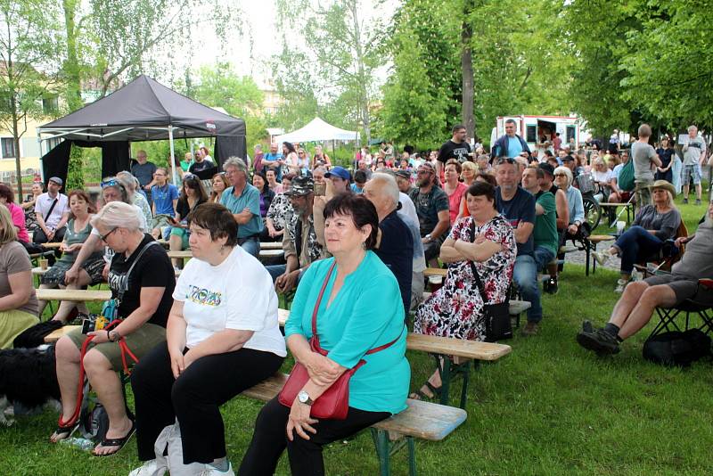 Z folkového festivalu Ve stínu vodárenské věže v Nymburce.