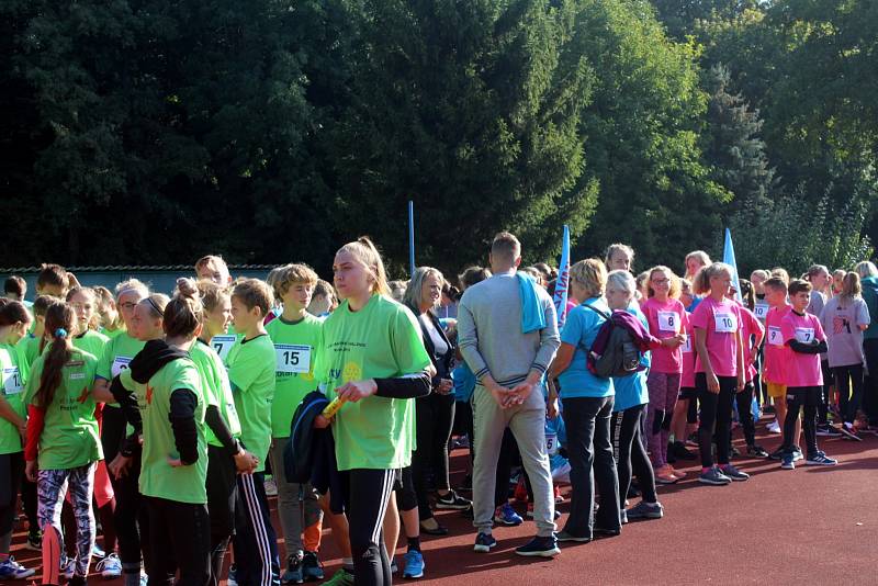 Vítězem se stala štafeta Základní školy TGM, která zvládla maratonskou trať v čase pod dvě hodiny.