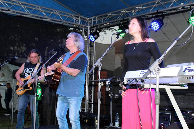 Folkový festival v Nymburce se letos opět vydařil.