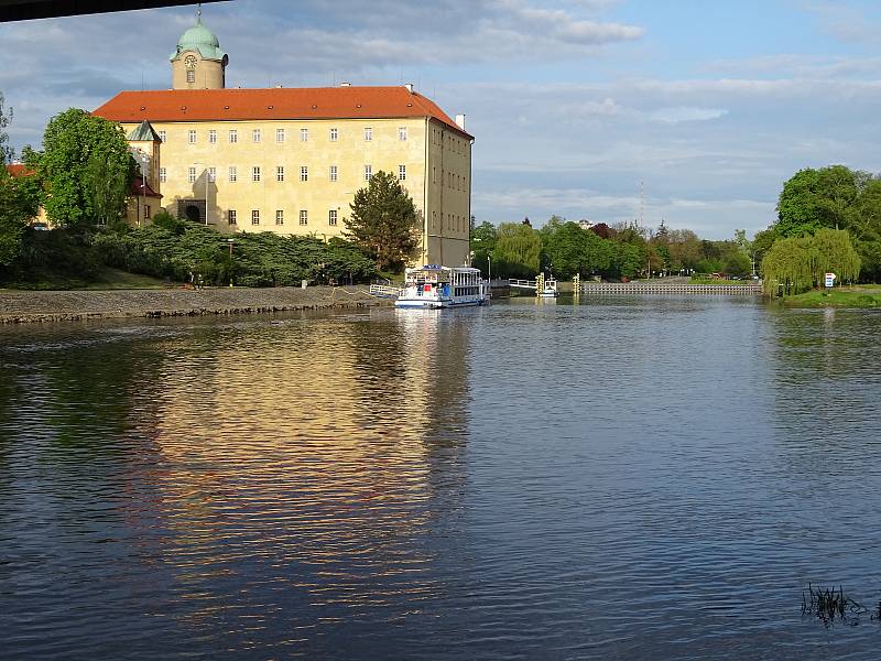 Hladina Labe v Poděbradech po deštích mírně stoupla.