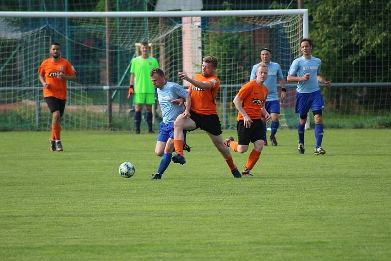 Z fotbalového utkání III. třídy Sokoleč B - Stratov