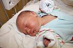 KAREL JE ZE SADSKÉ. Karel Škoda přišel na svět 19. listopadu 2014  v 9.50 hodin. Vážil 2 900 g a měřil 48 cm. Je prvním miminkem v rodině Romany a Karla ze Sadské.