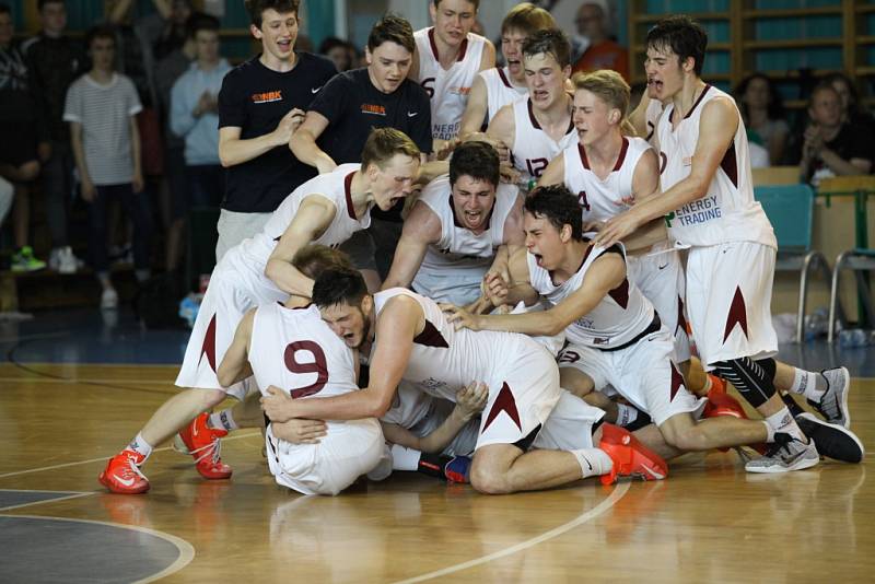 MISTŘI. Basketbalisté Nymburka kategorie U17 vyhráli republikový šampionát.