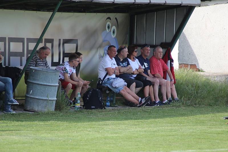 Z fotbalového utkání I.B třídy Pátek - Sadská (1:0)