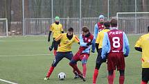 Fotbalisté Bohemie Poděbrady (v rudomodrém) Poděbrad vyhráli v dalším přípravném utkání nad Rejšicemi 1:0.