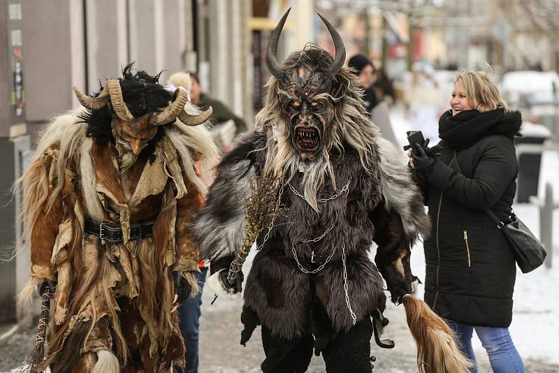 Krampus čerti v Lysé nad Labem v sobotu 4. prosince 2021.