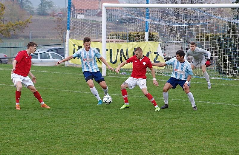 Z divizního fotbalového utkání Poříčany - Ostrá (1:1, PK 7:6)