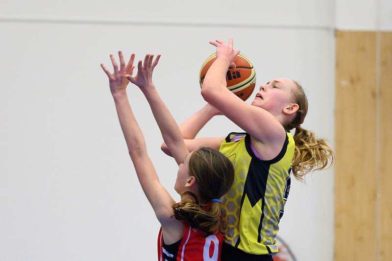 Z basketbalového utkání Středočeského přeboru starších minižákyň U13 Sadská - Mladá Boleslav (119:12)