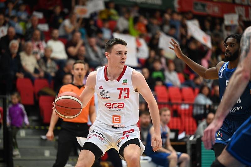 Z basketbalového utkání Kooperativa NBL Nymburk - Kolín (107:75)