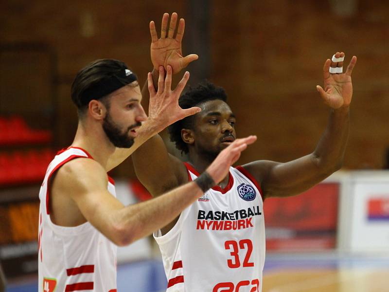 Z basketbalového utkání Ligy mistrů Nymburk - Keravnos. Foto: Tomáš Laš