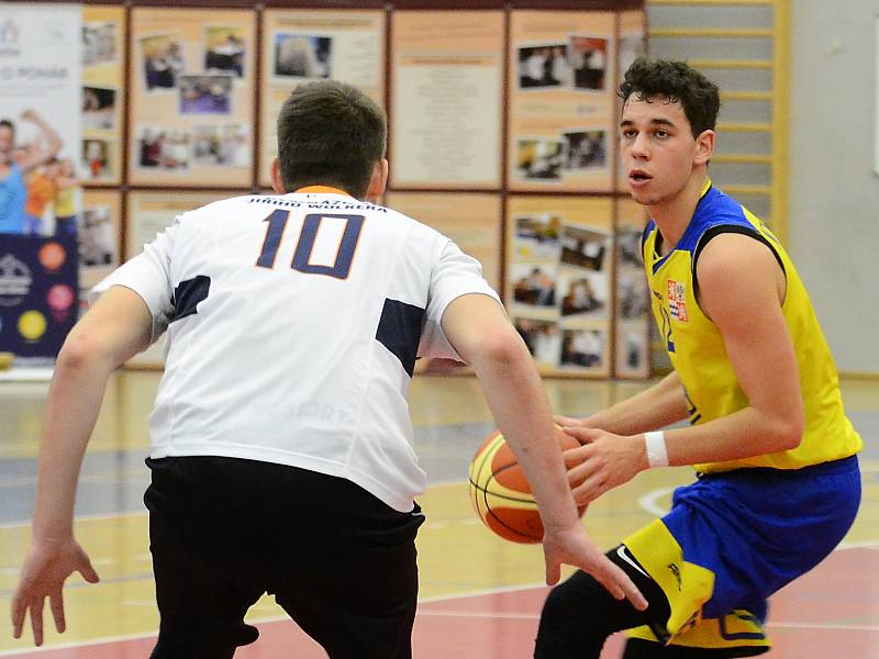 Nymburské Gymnázium Bohumila Hrabala vyhrálo Sportovní ligu středních škol v basketbalu.