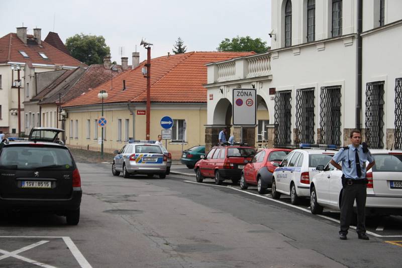 Ohlášená bomba na nymburském soudu