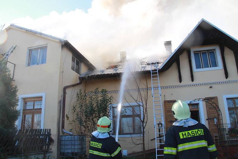 Požár domu v Lysé nad Labem.