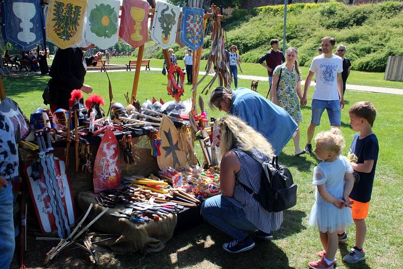 Zřejmě tradici nové akce založili v Nymburce v neděli odpoledne. Od letoška každý rok chtějí pořádat pod hradbami Nymburské historické slavnosti, které budou vždy tematické.