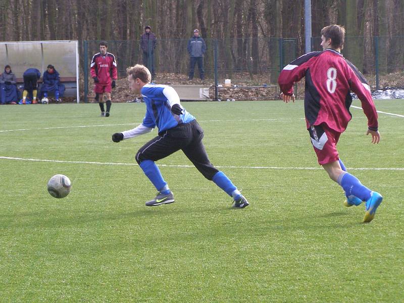 Z přípravného fotbalového utkání Slovan Lysá - dorost Kolína U19 (0:8)