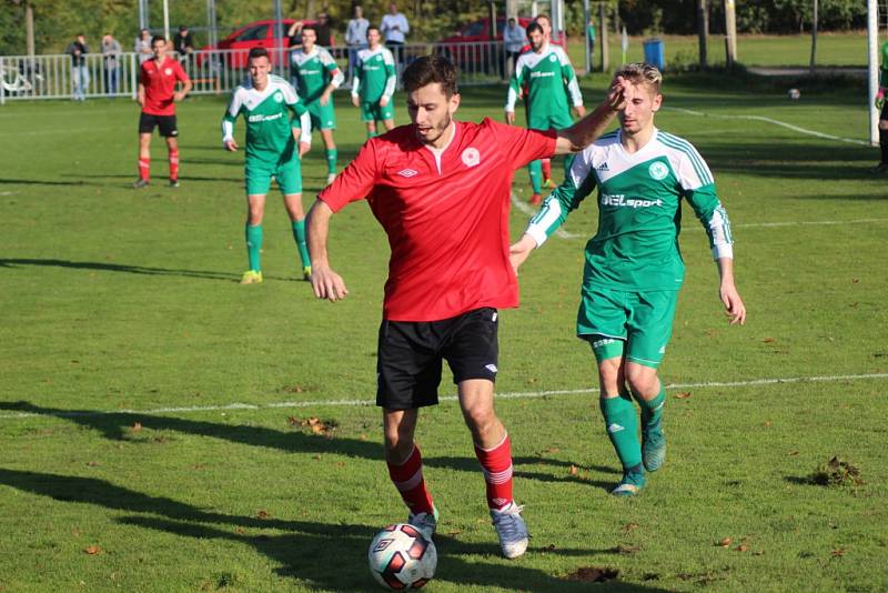 Z divizního fotbalového utkání Ostrá - Meteor Praha (3:0)