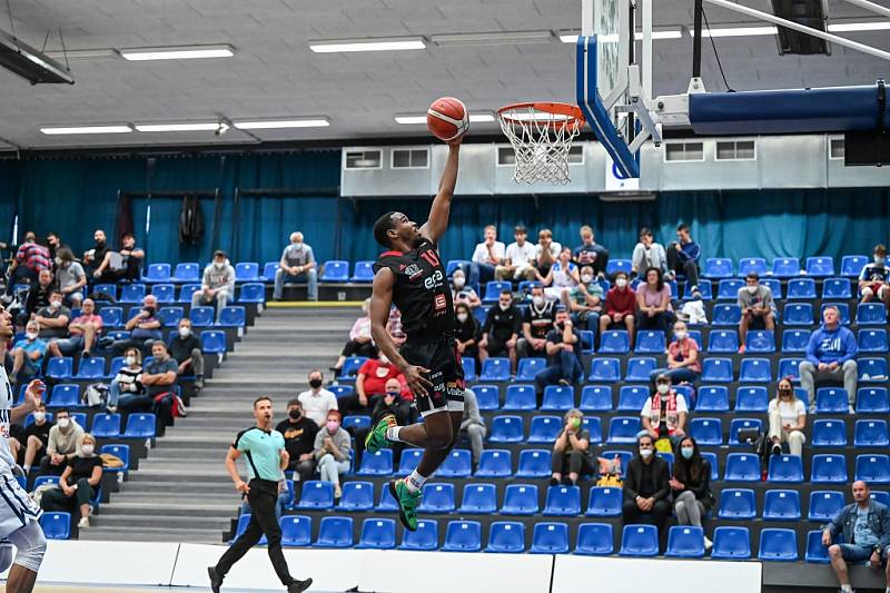 Z basketbalového utkání Kooperativa NBL Kolín - Nymburk (86:91)