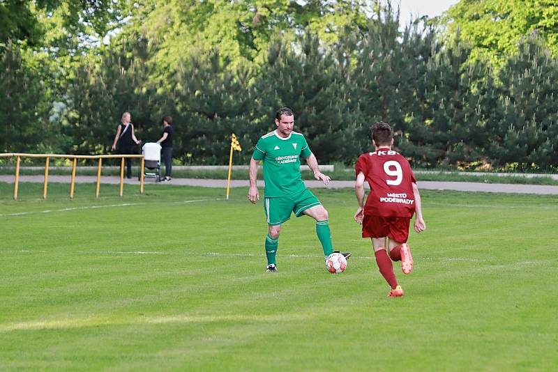 Z fotbalového utkání Postřižinského okresního přeboru Přerov nad Labem - Bohemia Poděbrady B (1:0)