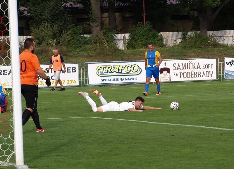 Z fotbalového utkání okresního přeboru Bohemia Poděbrady B - Všejany (2:1)