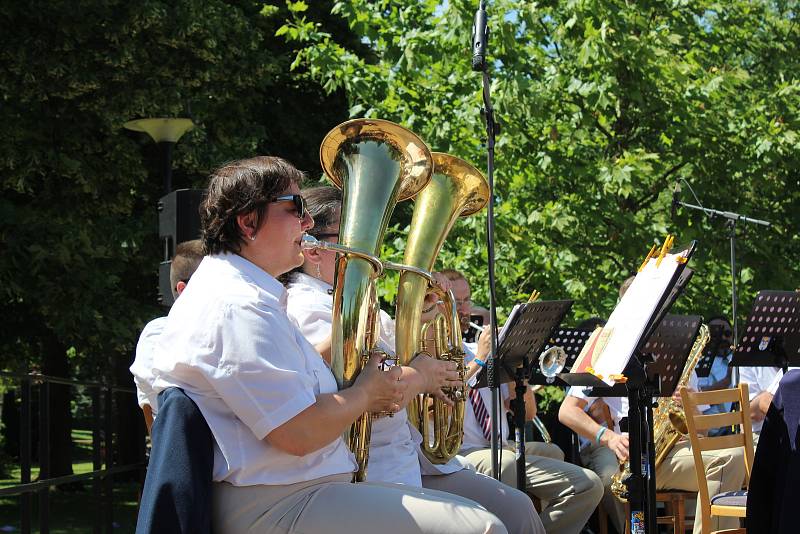 První ročník festivalu dechové hudby s názvem Hudbou k srdcím se konal na poděbradské kolonádě.