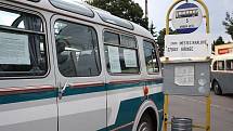 Sraz historických autobusů a náklaďáků na autobusáku v Nymburce