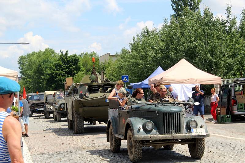 Z oslavy 30 let od odchodu posledních sovětských okupačních vojáků v Milovicích.