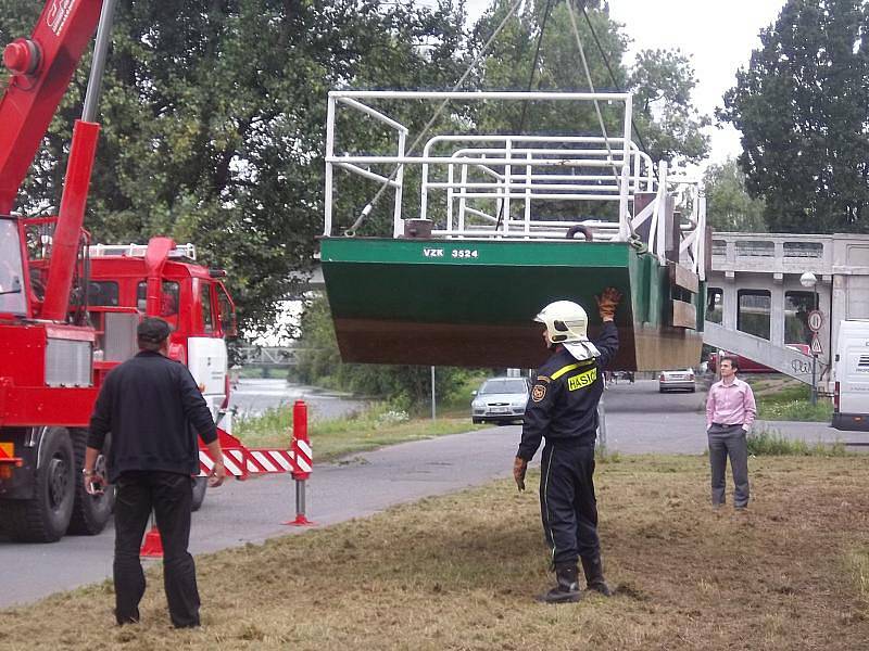 Molo je umístěné na Labi v Nymburce poblíž kamenného mostu